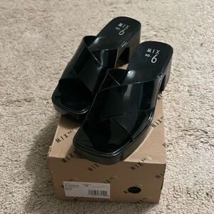 NIB Mix No. 6 Jeaselle shoe. Size 6